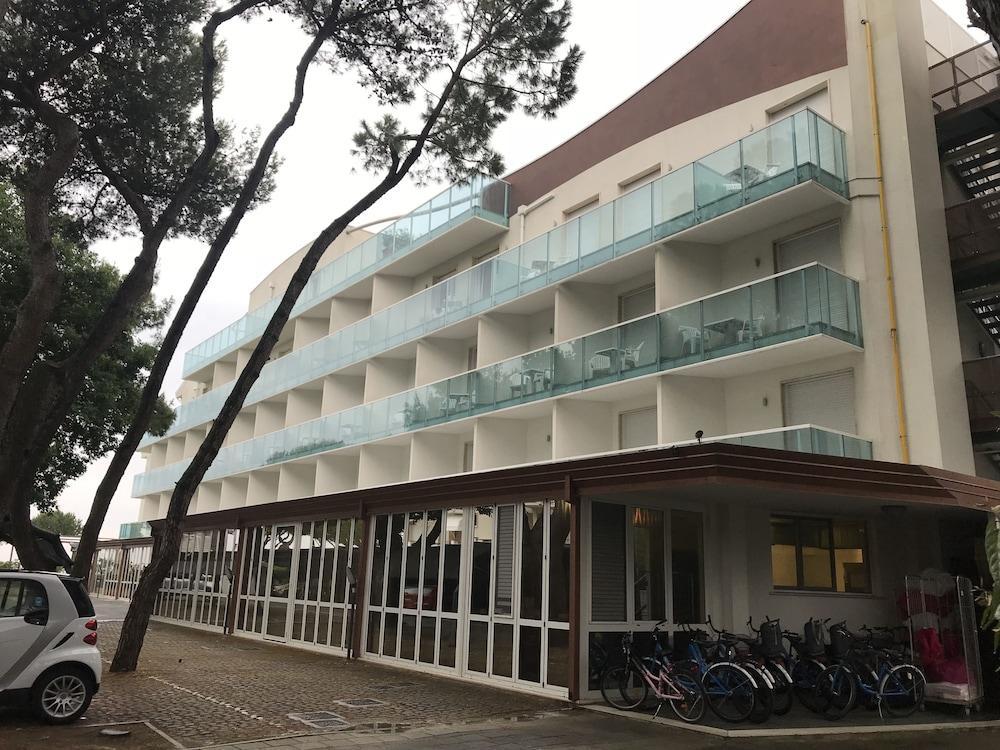 Park Hotel Ermitage Resort & Spa Lido di Jesolo Exteriör bild